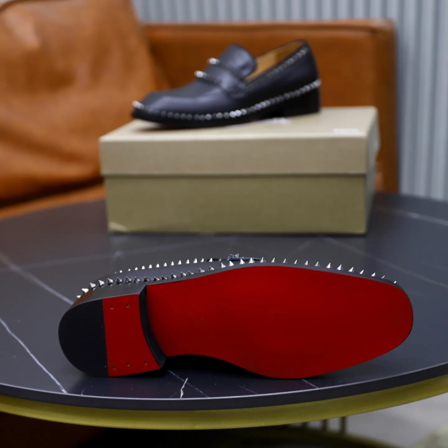 Ex-factory price: 720💰Christia*.Loubouti*🆑High-end men’s business formal leather shoes｜Classic red sole shoes｜Original imported first-layer cowhide｜Water-dyed cowhide lining｜Italian imported red rubber outsole｜High-end luxury｜Perfect interpretation of fashion, sunshine, style, suitable for various occasions Size: 38-44 (customized for 45, 46, 47)